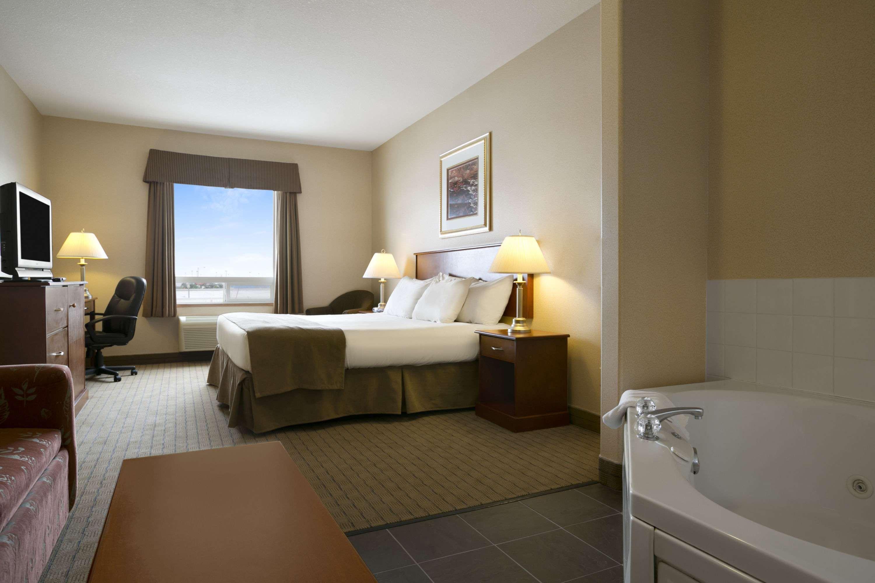 Days Inn By Wyndham Moose Jaw Zewnętrze zdjęcie