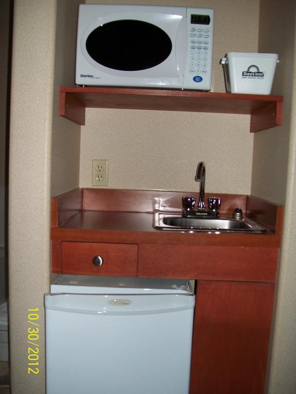 Days Inn By Wyndham Moose Jaw Zewnętrze zdjęcie