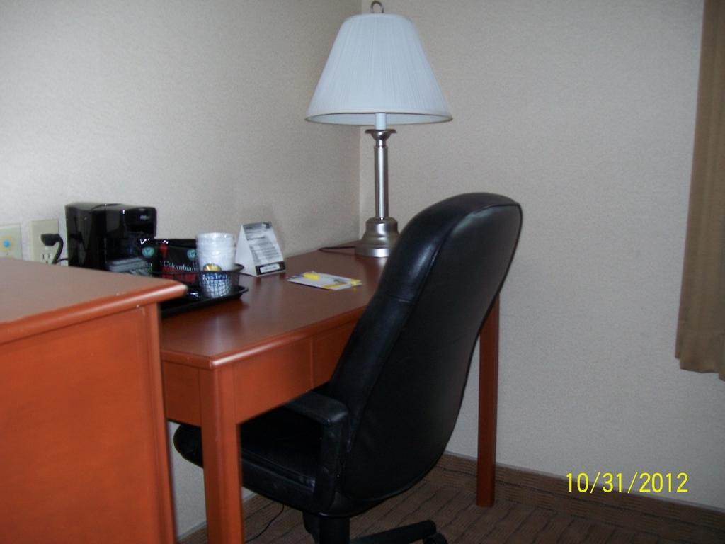 Days Inn By Wyndham Moose Jaw Zewnętrze zdjęcie
