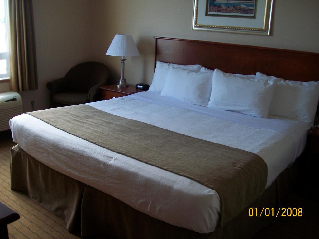 Days Inn By Wyndham Moose Jaw Zewnętrze zdjęcie