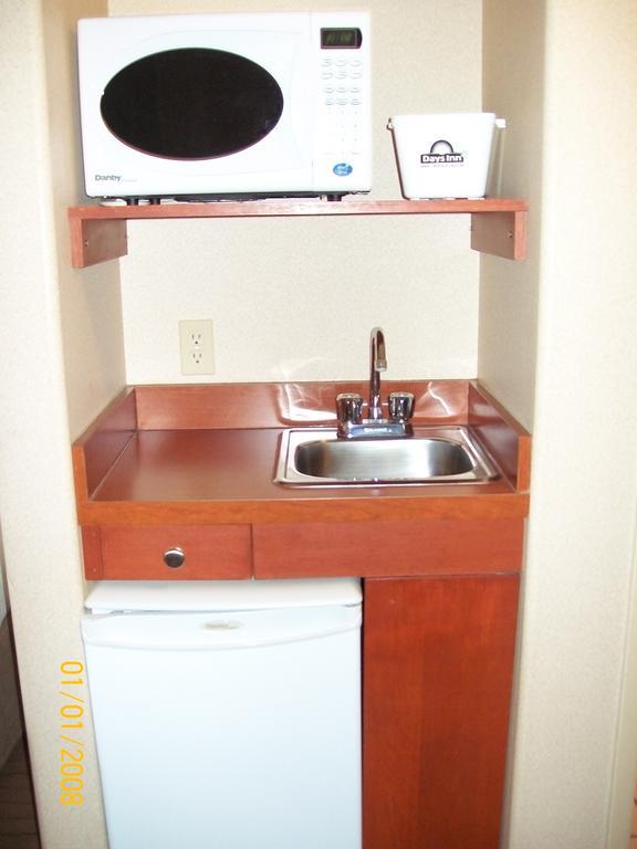 Days Inn By Wyndham Moose Jaw Zewnętrze zdjęcie