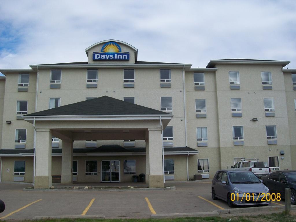 Days Inn By Wyndham Moose Jaw Zewnętrze zdjęcie