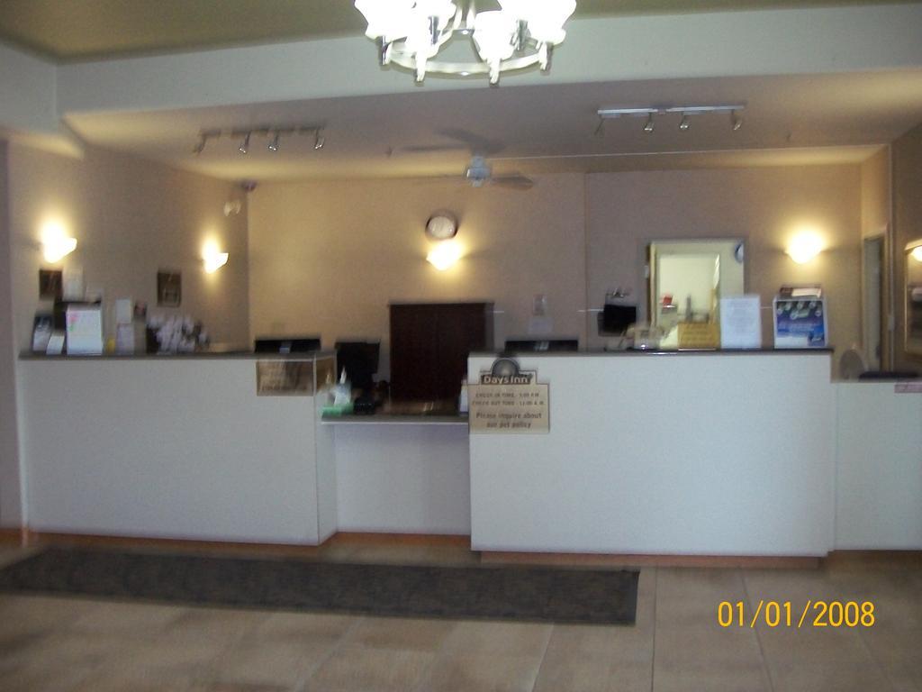 Days Inn By Wyndham Moose Jaw Zewnętrze zdjęcie